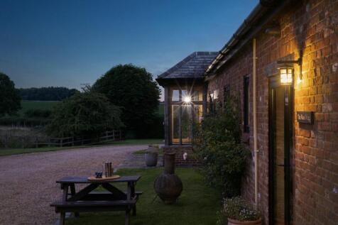 Seating area outside the Annexe and kitchen at dus