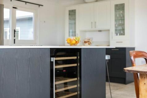Wine cooler set in sleek island design