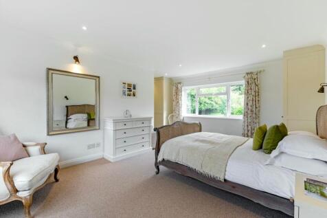 Principal bedroom, alternative view