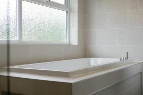 Principal bedroom bath