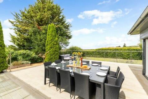 Terrace dining with sea views