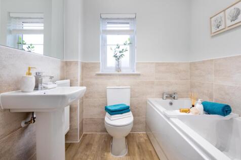 Family bathroom in the Kingsley 4 bedroom home