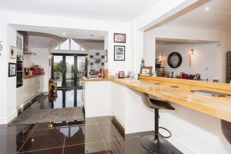 Kitchen/Dining area