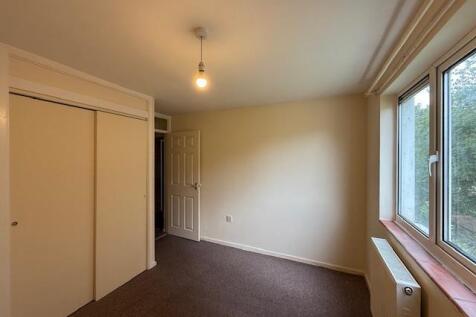 Bedroom 1b.JPG