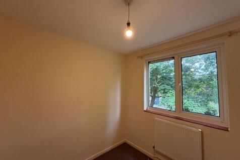 Bedroom 2.JPG