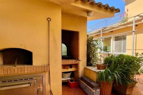 outside kitchen 