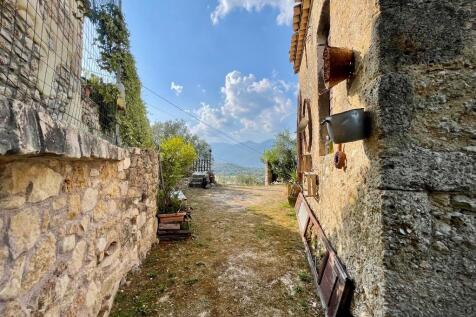 path to the garden