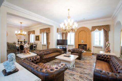 lounge area 