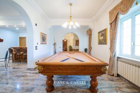 billiard room