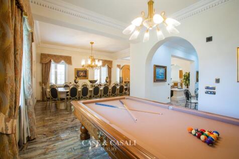 billiard room 