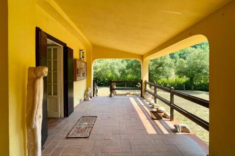 portico area