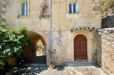 entrance door 