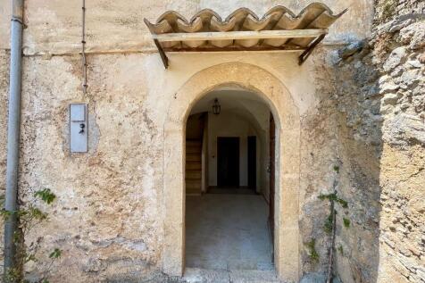 entrance door 