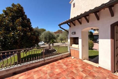 Kitchen - Outside 