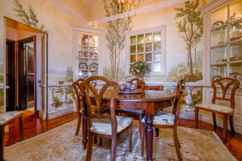 oval dining room 