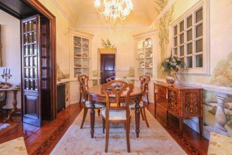 oval dining room