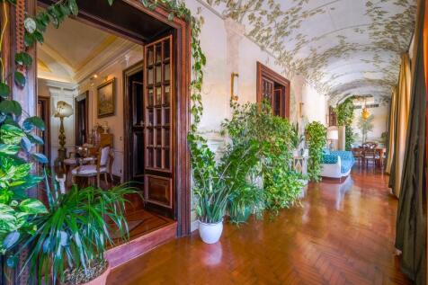 enclosed veranda 