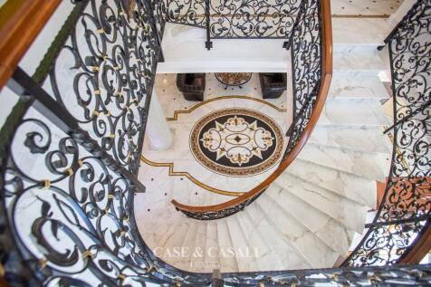 spiral staircase 