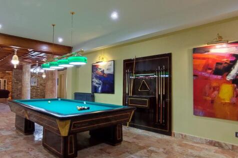 billiard room