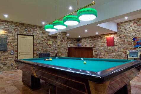 billiard room