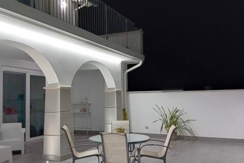 portico - night 