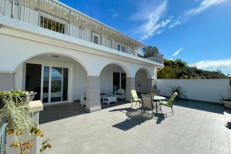 portico