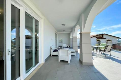 portico
