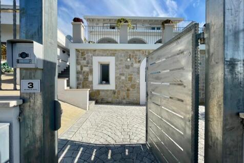 entrance gate 