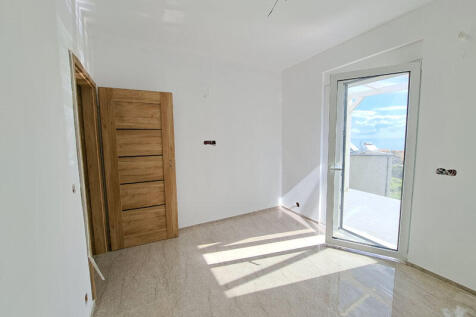 2nd floor bedroom
