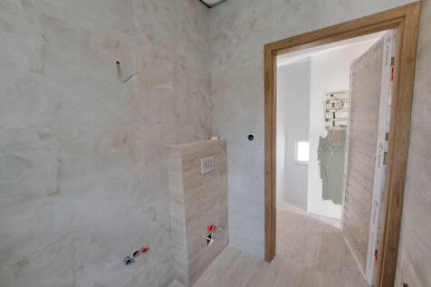 2nd floor bathroom