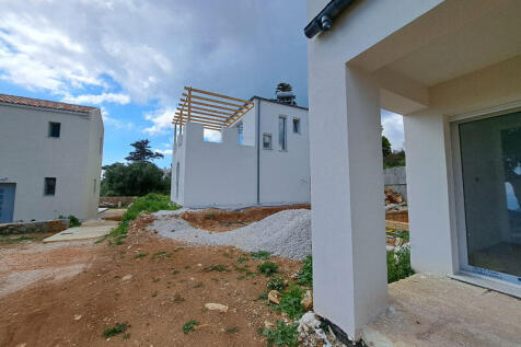 house 2 of 3