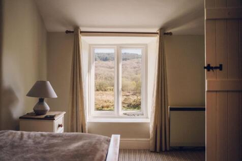 Ystafell Wely 1 / Bedroom 1
