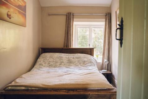 Ystafell Wely 2 / Bedroom 2
