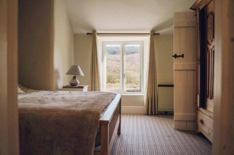 Ystafell Wely 1 / Bedroom 1