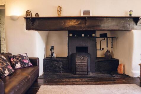 Lle Tan / Fireplace