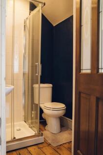 Ystafell Wely 1 / Bedroom 1