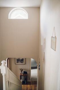 Grisiau a&#39;r Cyntedd / Hallway and Stairs