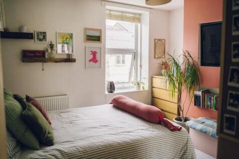Ystafell Wely 1 / Bedroom 1