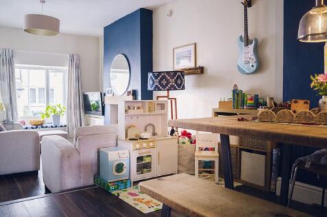 Ystafell Fyw a Bwyta / Living and Dining Room
