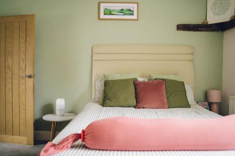 Ystafell Wely 1 / Bedroom 1