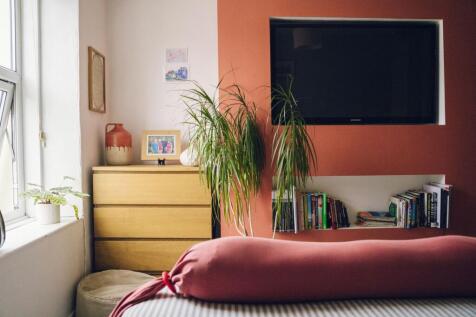 Ystafell Wely 1 / Bedroom 1