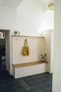 Tyddyn Hir: Y Cyntedd / Entrance Hall