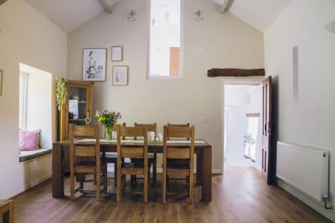 Tyddyn Hir: Ystafell Fyw / Lounge &amp; Dining