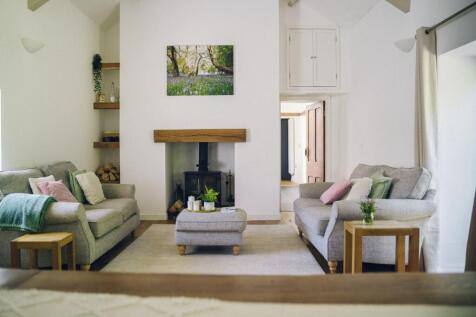 Tyddyn Hir: Ystafell Fyw / Lounge &amp; Dining