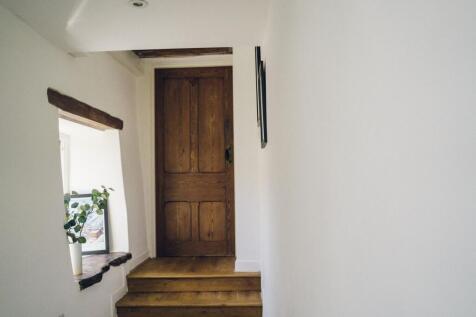 Tyddyn Hir: Hallway