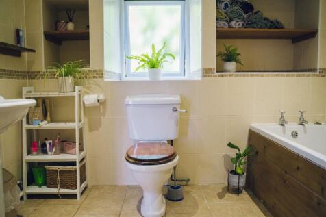 Tyddyn Hir: Ystafell Molchi / Bathroom