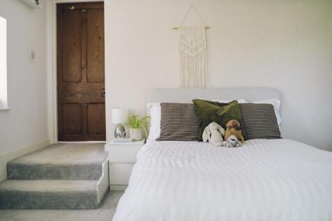 Tyddyn Hir: Ystafell Wely 2 / Bedroom 2