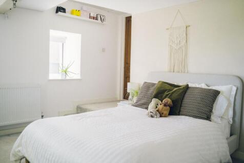 Tyddyn Hir: Ystafell Wely 2 / Bedroom 2