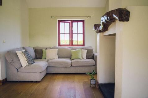 Nyth Bach: Ystafell Fyw / Living Room