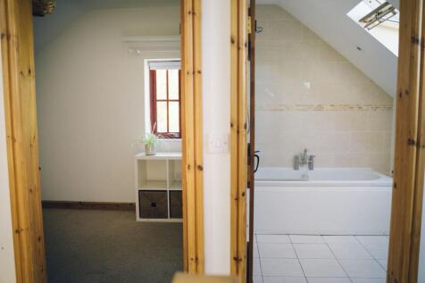 Nyth Bach: Ystafell Wely 2 / Bedroom 2